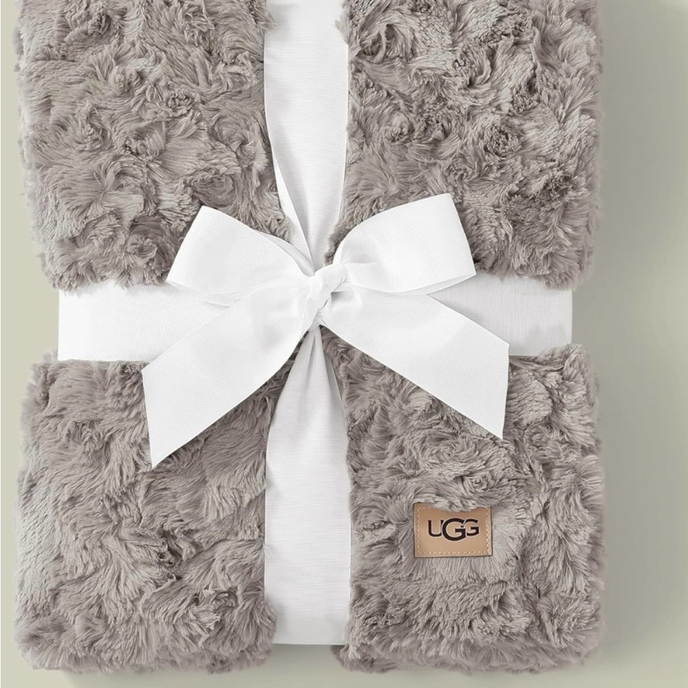 UGG Adalee Plush Throw Blanket in Tan